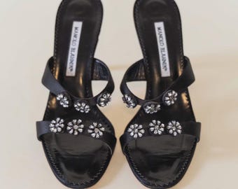 Vintage Manolo Blahnik Black Crystal Flower Heels IT 38 / Satin Rhinestone Mule Sandals / Designer Evening Heels / Luxury Vintage Shoes