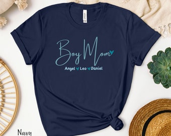 Junge Mama Shirt mit Kindernamen Benutzerdefinierte Junge Mama Shirt Mama des Jungen T-Shirt Personalisiertes Mama Tshirt Muttertagsgeschenk Neuer Junge Mama Geschenk Sohn Mama Shirt