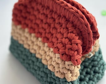 Crochet pattern for making a Casalanas toiletry bag