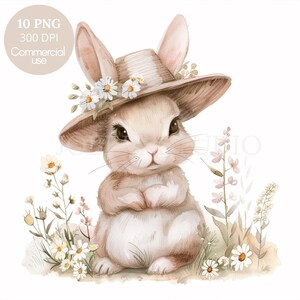Puede incluir: Ilustración en acuarela de un conejito con un sombrero de paja adornado con margaritas. El conejito es de color marrón claro con vientre blanco, sentado en un campo de flores silvestres. Incluye el texto "10 PNG 300 DPI Commercial use".
