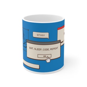 Peut inclure: Une tasse à café bleue et blanche avec un graphique d'écran d'ordinateur qui dit "EAT, SLEEP, CODE, REPEAT" avec un bouton "OK" et un curseur. L'écran a également une petite fenêtre avec le texte "127.0.0.1".