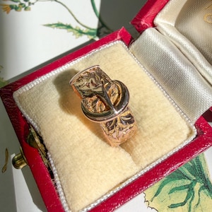 Antique Edwardian 9K Gold Hand Carved Buckle Ring, 1916 British Hallmarks image 6