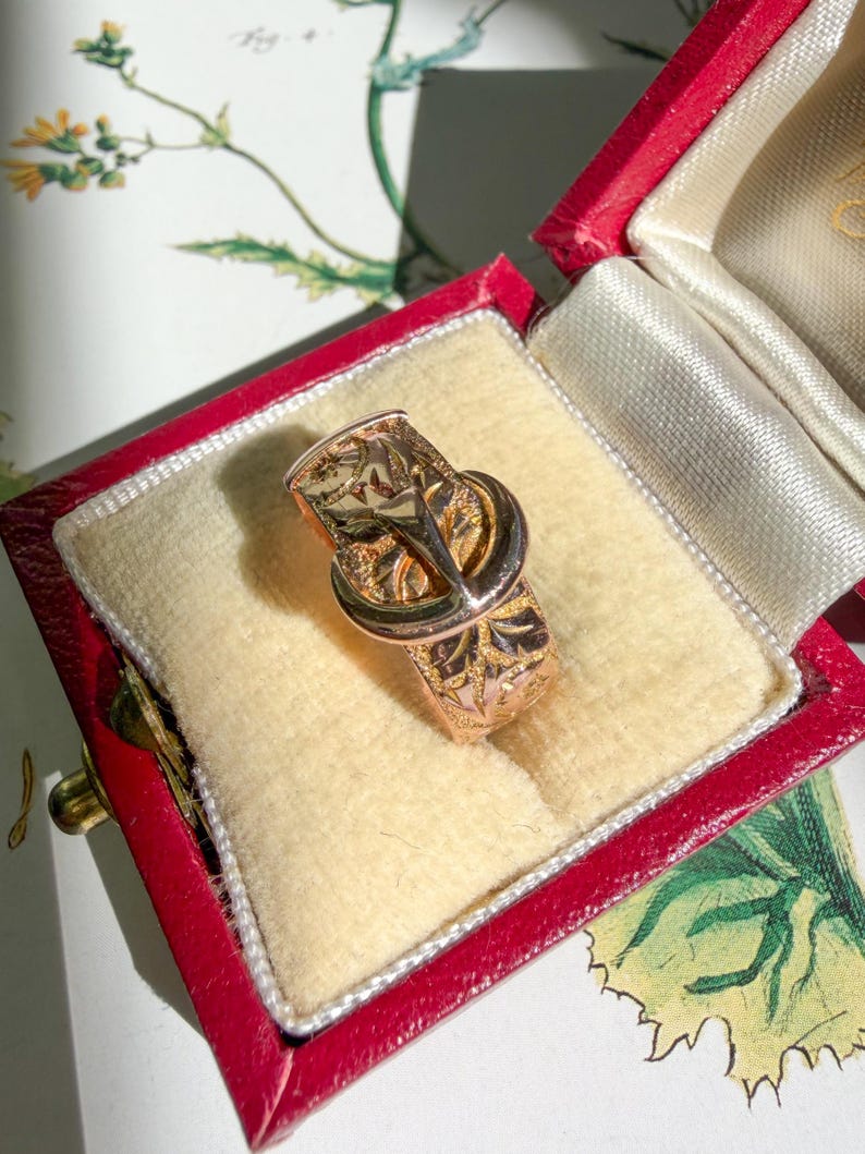 Antique Edwardian 9K Gold Hand Carved Buckle Ring, 1916 British Hallmarks image 6