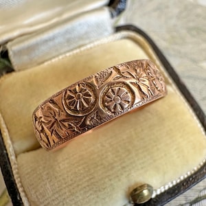 Antique Edwardian 9k rose gold floral foliate hand-engraved band ring 1906