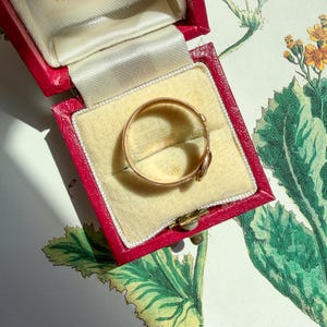 Antique Edwardian 9K Gold Hand Carved Buckle Ring, 1916 British Hallmarks image 7