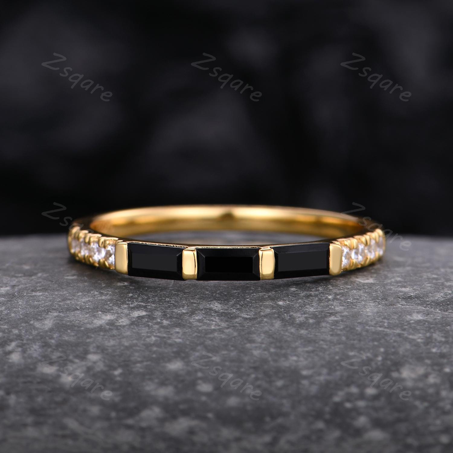 Baguette geschnitten schwarzer Onyx Ehering Gelbgold halbe Ewigkeit Ehering drei Stein Stapeln passendes Band Moissanite Jubiläumsring