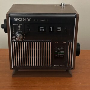 Vintage Sony clock radio 1970s—clean and working.