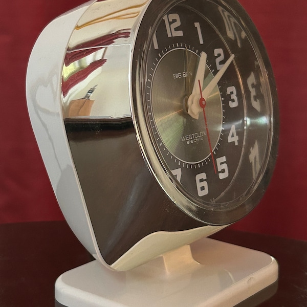 Vintage Westclox Big Ben alarm clock. It’s from the late 60s. Super clean and all functions are working!