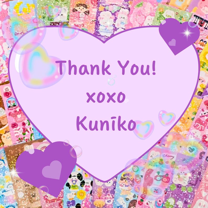 Op de afbeelding: Een lila hartvormige kaart met de tekst "Thank You!", "xoxo" en "Kuniko" in het paars. De achtergrond is gevuld met kleurrijke stickers met diverse illustraties.