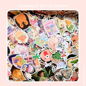 Puede incluir: Una colecci&oacute;n de pegatinas troqueladas coloridas con varios dise&ntilde;os, incluyendo personajes de dibujos animados, alimentos y patrones florales. El texto "Examples of die-cut stickers" es visible. Las pegatinas est&aacute;n en un cuadrado.