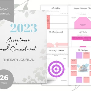 Può includere: Un diario di terapia di accettazione e impegno per il 2023 con 26 pagine. La copertina presenta un motivo floreale blu chiaro e il titolo è in testo nero. Il diario è progettato per aiutare le persone ad imparare e praticare la terapia di accettazione e impegno.