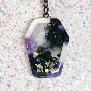 Spooky Coffin Keychain, Halloween Charm, Coffin Purse Charm, Purple Coffin Charm, Cute Spooky Keychain, Halloween Vibes, Spooky Accessory