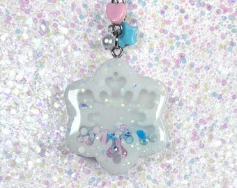 Pink and Blue Snowflake Shaker Keychain or Ornament, Wintery Snowflake Bag Charm, Pastel Holiday Resin Decoration, Kawaii Christmas Gift