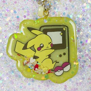 Electric Mouse Gamer Keychain: Retro Console Shaker Charm