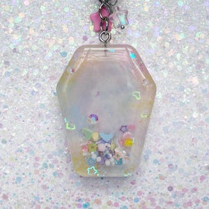 Rainbow Coffin Shaker Keychain - Pastel Goth Coffin Charm, Cute Spooky Casket, Kawaii Rainbow Memento Mori, Creepy Pastel Gothic Keyring