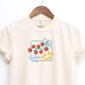 Coquette Italian TShirt Tomato Shirt Pasta Shirt La Dolce Vita Trendy Tomato Girl Summer Amalfi Coast Print Comfort Colors Plus Size