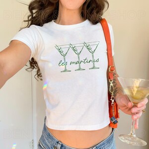 Les Martinis Dirty Martini Shirt Martini Lover Gift Trendy Retro Shirt Old Money Aesthetic Bartender Gift For Her 90s Style Y2K Baby Tee