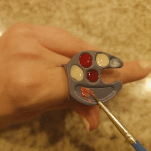 Nail Art Palette Ring – 3D Printed Paint Mixing Ring for Nail Artists & Crafters