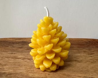 手作りの蜜蝋松ぼっくりキャンドル：天然ハチミツの香り
