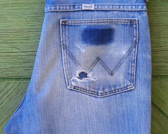 1970s vintage Wrangler flare jeans size 28