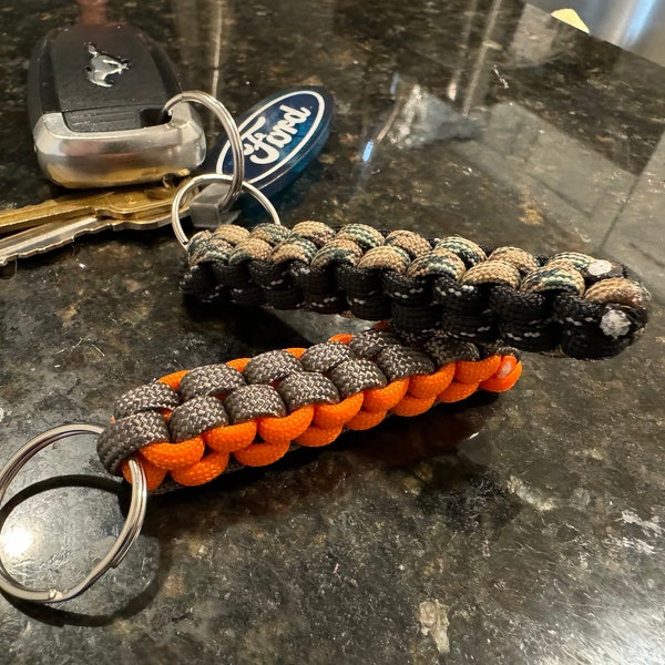 Paracord keychain