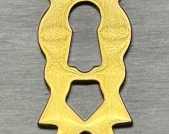 Early American Struck Brass Pierced Vertical Keyhole Cover Bright Brass Chippendale