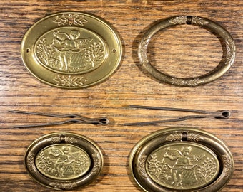 Hepplewhite Oval Drawer Pulls with Cupid Old World Brass Lot of 3 NOS