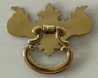 Early American Struck Brass Single Post Drawer Pull Bright Brass Queen Anne