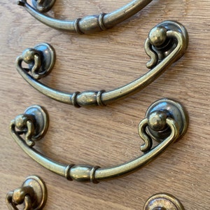 Unusual Drawer Pull by QCL 3-3/4 Centers imagem 2