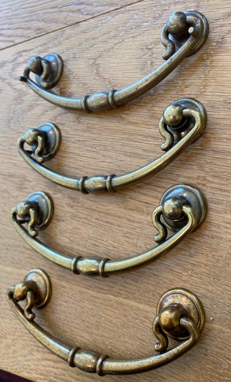 Unusual Drawer Pull by QCL 3-3/4 Centers imagem 2