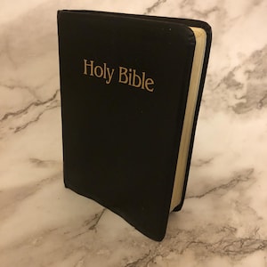 1985 Holy Bible New King James Version - Words of Christ in Red - Ref x504