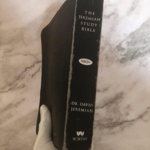 The Jeremiah Study Bible NKJV 2013 - Large Print Softcover - Dr. David Jeremiah Study Edition - Ref x491