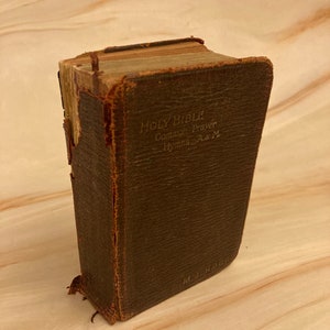Vintage pocket size Holy Bible Common Prayer Hymns A&M - (Ref x223)