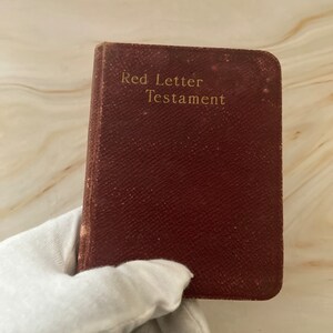Biblia antigua del Nuevo Testamento en letras rojas - Biblia pequeña del Nuevo Testamento - (Ref. x331)