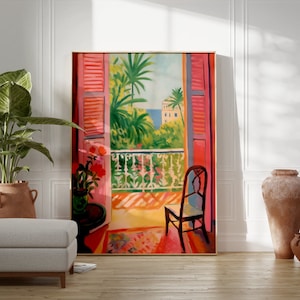 Könnte beinhalten: Ein Gemälde, das einen Balkon zeigt, der auf eine tropische Szene mit einem Stuhl und Blick auf das Meer blickt. Der Balkon ist mit roten und weißen Fensterläden und einem weißen Geländer verziert. Das Gemälde ist in Gold gerahmt.