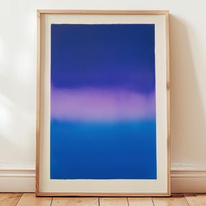 Impresión de arte degradado | Póster etéreo azul morado | Impresión de campo de color minimalista | Arte de pared de terapia de color relajante | Decoración serena de dopamina