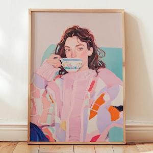 Könnte beinhalten: Eine gerahmte Illustration einer Person in einem rosa und violetten Pullover, die auf einem Stuhl sitzt und aus einer Blumenteetasse trinkt.