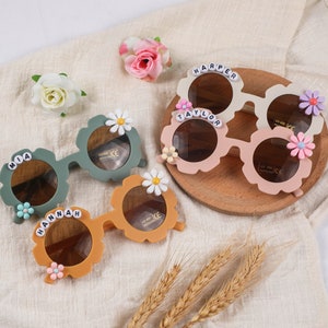 Floral Daisy Girls Personalized Name Sunglasses|UV400 Protection |Toddler Gift|Kids Gift | Kids Personalized Sunglasses