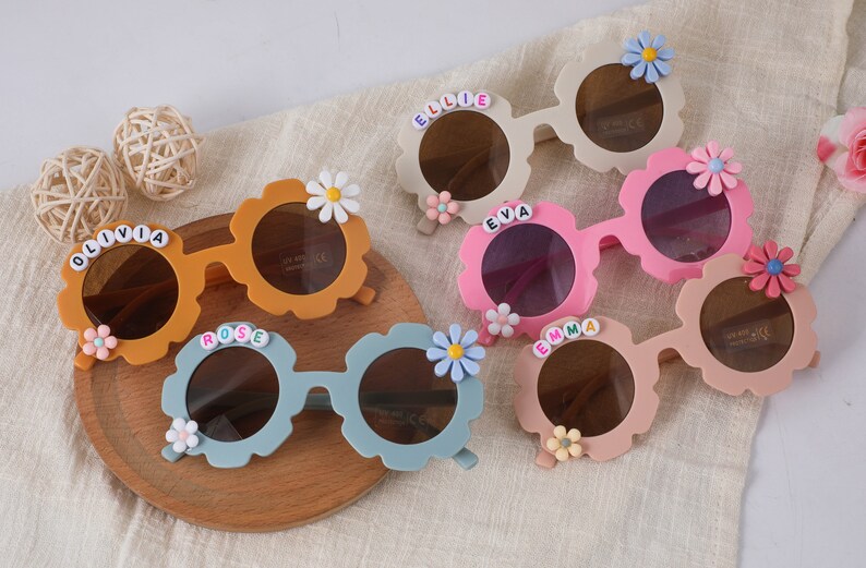 Lunettes de soleil personnalisées avec prénom floral pour filles Protection UV400 Cadeau pour tout-petit Cadeau pour enfant Lunettes de soleil personnalisées pour enfants image 3