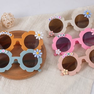 Lunettes de soleil personnalisées avec prénom floral pour filles Protection UV400 Cadeau pour tout-petit Cadeau pour enfant Lunettes de soleil personnalisées pour enfants image 9