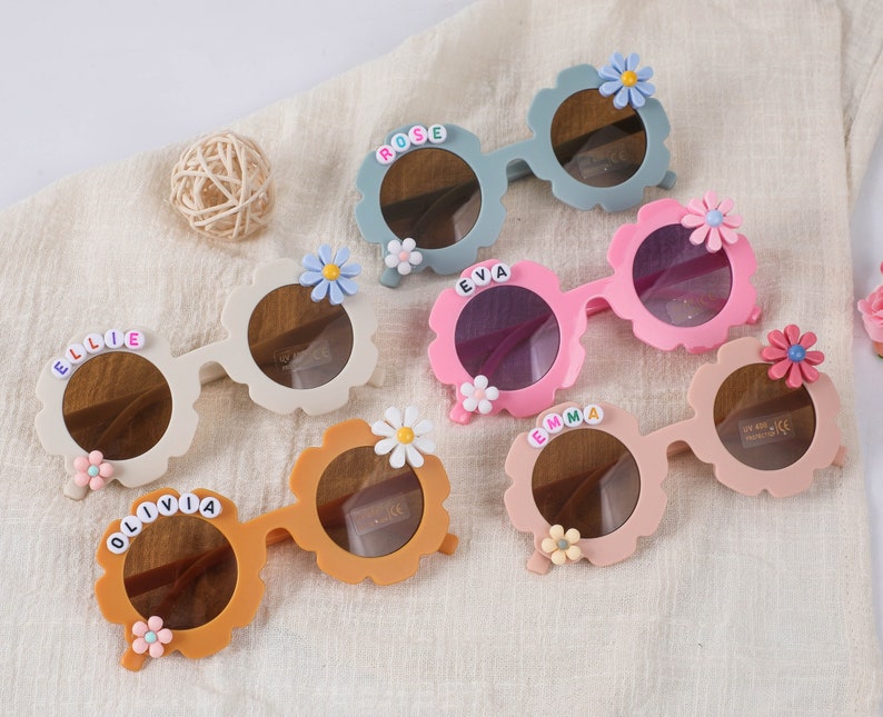 Lunettes de soleil personnalisées avec prénom floral pour filles Protection UV400 Cadeau pour tout-petit Cadeau pour enfant Lunettes de soleil personnalisées pour enfants image 1