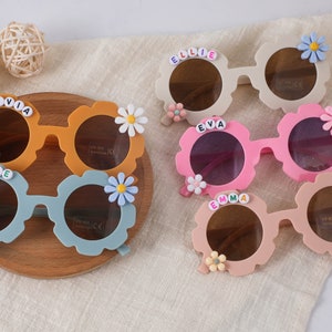 Lunettes de soleil personnalisées avec prénom floral pour filles Protection UV400 Cadeau pour tout-petit Cadeau pour enfant Lunettes de soleil personnalisées pour enfants image 6