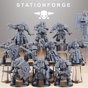 Peut inclure: Un groupe de dix figurines miniatures en plastique gris de guerriers de l'espace, certains tenant des armes, d'autres des boucliers. Les figurines sont disposées en demi-cercle sur une surface grise. Les figurines portent toutes une armure et un casque. Les figurines sont toutes debout sur une base grise. Les figurines font toutes partie d'un ensemble de figurines pour un jeu de guerre sur table. Les figurines sont toutes peintes en gris. Les figurines sont toutes en plastique. Les figurines mesurent toutes environ 3 cm de haut. Les figurines font toutes partie d'un ensemble de figurines pour un jeu de guerre sur table. Les figurines sont toutes peintes en gris. Les figurines sont toutes en plastique. Les figurines mesurent toutes environ 3 cm de haut.