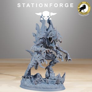 Xenarid Devourers pose B - Devourers Xenaris pose B - StationForge miniatyr för bordsspel, skala 28 mm