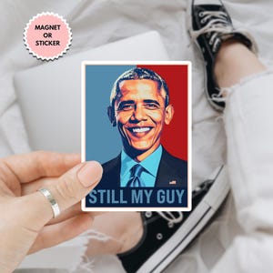 Pegatina "Sigo siendo mi chico" de Obama 2028, vinilo de Obama 2028, fondo de bandera estadounidense, pegatina política, pegatina de "Esperanza y cambio", a favor de la democracia.
