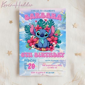 Könnte beinhalten: Eine weiße Keramiktasse mit schwarzem Henkel und dem Text "But First, Coffee" in fetter, schwarzer Schrift. Die Tasse steht vor einem neutralen Hintergrund, der ihr schlichtes Design hervorhebt.