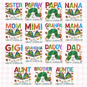 Può includere: Un set di 16 trasferimenti termoadesivi colorati con il Bruco molto affamato e vari titoli di membri della famiglia. Ogni trasferimento include una farfalla, un bruco e il testo "of the Hungry Caterpillar".
