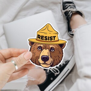 Adesivo Bear Resist Resistance, Snti Maga Anti Gop Project 25 adesivi, adesivi in vinile impermeabili politici per laptop, regali per lei e lui