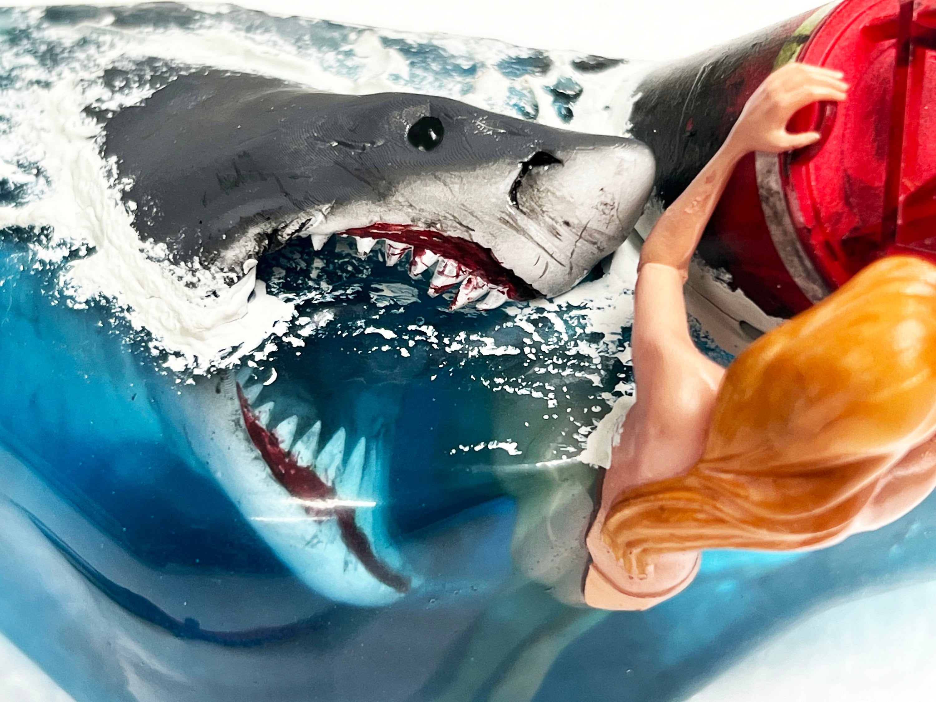 逃げられない！クリッシー・ワトキンス、サメ襲撃事件ファイル - JAWS