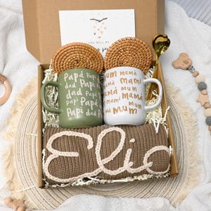 Neue Eltern Geschenkbox mit benutzerdefiniertem Pullover, geschlechtsneutrales Geschenk, neues Babygeschenk, Schwangerschaftsgeschenk, Mutter und Babypartygeschenkset, Geschenk nach der Geburt